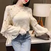 Primavera Crochet Lace Blusa Branca Mulheres Manga Longa Blusas Casuais Chic Floral Senhoras Escritório Camisa Tops Blusas 13025 210512