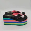Tofflor Kvinnor Rainbow Stripes Slides High Quality Eva Sole Platform Wedge Tjock Bottom Flip Flops Skor Heels Sandals220308
