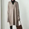 Shijia秋の長いセーター女性のVネック特大の緩い茶色のニットジャンパー女性のプルオーバーFemme Winter Streetwearトップ210918