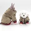 Mode Hundkläder Klassiska vintage valpklänningar Husdjur utomhus Casual Märke Designer Bokstäver Tryckta par stilar Skjortor för Teddy Schnauzer Pomeranian