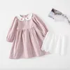 Spring Arrival Girls Długim Rękawem Dress Dzieci Koreański Design Plaid z fartuch 210528