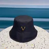 2022 Kova Şapka Unisex Kadın Erkek Şapka Luxurys Tasarımcılar Caps Mektuplar Bonnet Bere Nokta Tasarımcı L Cap Bayan Sunhat Casquette 22021704R