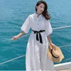 夏のオフィスの女性のエレガントな気質優しい純粋な色の白いVネック半袖ベルトのシャツのドレス女性16F1298 210510