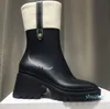 Luxury Women Pvc Rain Boots Womens Chunky Bootis Designer Half Boot Ladies Klänning Skor Märke 100% Real Leather Medal Growse