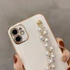 Parelarmbandketen Mobiele telefoon Gevanningen Electroplating Frame bedekt luxe flash diamant case voor iPhone 7 8Plus x 11 12 13 14 Pro Max