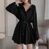 シンプルなブラックゴシックドレス
