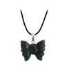 Kristallstein-Schmetterlings-Anhänger-Halskette, handgeschnitzte natürliche Edelstein-Halsketten, Damen-Party-Modeaccessoires mit Ketten