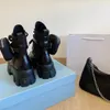 2023Women Rois Martin Boot Military Inspired Combat Boots Strap Ankles Boot Top Quality Black Matte Patent Leather Shoesで足首に足首に取り付けられたナイロンポーチ