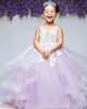 2021 Lilac Lace Pearls Flower Girl Dresses Sheer Neck Ball Gown Tulle Lilttle Barn Födelsedag Pageant Wedding Gowns ZJ0465