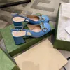 2021 Yaz Plaj tasarımcısı Günlük Sandalet moda% 100 deri Kemer tokası Kalın topuk Topuklar Baotou bayan Metal dana mektubu Çalışma Kadın Ayakkabıları Büyük boy 36---42 us4-us11