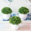 pequenas plantas em vaso artificial