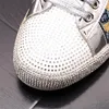 Hohe Qualität Mode Männer Strass Gold Silber Rot Gemischte Farben Kausalen Schuhe Müßiggänger Für Herren Fahren Unten Gummi Anti-slip Kleid