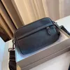 Güzel Deri Siyah Omuz Çantası Unisex Stil Crossbody Cep Mens Womens Bel Çantaları ile Geniş Naylon Kayış