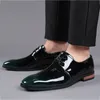 Designer de luxe nouveaux hommes pointus en cuir verni brillant à lacets chaussures de mariage mocassins décontractés robe formelle d'affaires Zapatos Hombre