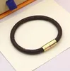 Bracciale per coppia Bracciali in acciaio al titanio per uomo e donna Placcatura di alta qualità a scacchiera Tide Pelle di marca Gift230I