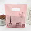 100 pezzi Sacchetti regalo in plastica rosa Torre di Parigi Mini 20x25 cm Piccola boutique Shopping Sacchetti di vestiti Sacchetti regalo in plastica con manici 210326