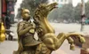 YM 308 Chine Laiton Yuanbao Monkey King Sun Wu Kong Main Prière Drapeau Drapeau Statue de cheval