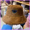 Ny Street Fahion Bucket Hat Kvinnor Mens Designer Kepsar Hattar Mens Ull Vinter Baseball Cap Monterad Outdoor Casquette D2111126F
