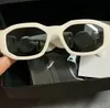 2022 zonnebrillen voor mannen en vrouwen zomerstijl unisex zonnebrillen anti-ultraviolet retro schildlens plaat volledig frame mode bril gratis geleverd met pakket 53 mm