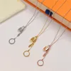 Verrouiller Floral Lettre Pendentif Colliers Avec Boîte En Acier Au Titane Exquis Élégant Bijoux Personnalité Mode Rue Collier