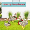 クリスマスの装飾の軽い鶏の休日の装飾屋外の暖かいライトとチキン