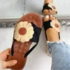 Sandaler Kvinnors sommar Casual Choes Flat Heel Elegant Roman Beach Shoes Women 2021 Lyxig designer varumärke