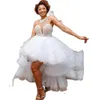 Blanc Afrique Perles Robes De Mariée Une Ligne Haut Bas Niveaux Volants Tulle Perles Halter Robes De Mariée Plus La Taille