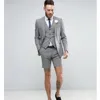 최신 코트 팬츠 디자인 그레이 남자는 짧은 캐주얼 한 여름 정장 3 피스 턱시도 TUXEDO MASCULINO JACKET PANT VEST TIE