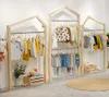Magasin de vêtements pour enfants présentoirs de toit créatifs meubles commerciaux en acier inoxydable en bois massif mur suspendu combinaison rack double couche étagère