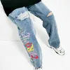 Mäns Hollow Out Graffiti Broderi Streetwear Ripped Baggy Jeans Byxor Rak Harajuku Oversize Denim Trousers