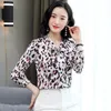 Chemisier en soie coréenne Femmes Satin Floral S Chemises Femme Imprimer Léopard Tops Plus Taille Bow Chemise 5XL 210427