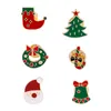 Cartoon Christmas Broscher Pins Söt Santa Claus Tree Jingle Bells Socks Donuts Candy Emal Pin Badges Brosch