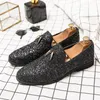 Branco Italiano Glitter Mocassins Mens Sapatos de Lantejoulas Homens Pontilhados Vestido De Tee Sapatos De Casamento Loafer Tênis Formal Sapatos Formal Homens Casual Flat