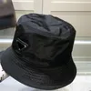 Män Kvinnor Designer Bucket Hat Mode Sommar Triangel Kepsar Hattar Mens Utomhus Monterad Fedora Hat Nylon Casquette Baseball Cap 2021