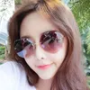 2020 New Cut-Edge Sunglasses Women Hd Ocean Color Rimless Glasses Web Celebrity Fashion Sunglasses Girls Gift Joker1