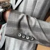 Stripe Blazer男性スリムフィットカジュアルスーツジャケット韓国のビジネスブレザーマスコリンファッションクラブ結婚式のコートの台毛コスチュームHomme 210527