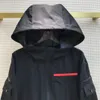 Womek Trench Coats 21SS Designer Designer Retro Long Edition Lose Red Gume Dekoration