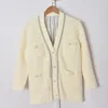 2021 가을 가을 긴 소매 V Neckline Ivory Cardigan 프랑스어 스타일 솔리드 컬러 니트 더블 포켓 진주 버튼 단일 가슴 스웨터 S27181076