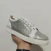 Lyxdesigner fritidsskor till salu Röd sula Låga toppar Platta Spikes Flats Svart Blå Mocka Silver Diamant Män Kvinnor Bal Bröllopssko Sneakers Med Dust Bag