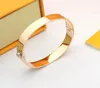 ファッションダイヤモンドデザイナーブレスレット男性女性バングルジュエリーブレスレット宝石商 3 色最高品質の腕輪とボックス