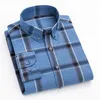 Koszule dla mężczyzn z długim rękawem Plaid Business Casual W średnim wieku Regularne Fit Soft Comfort Social Social Classic Classing Tops 210609