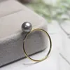 anello di perle grigia