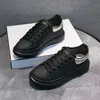 2023 Scarpe da donna Chaussures da donna di alta qualità Sneakers da uomo Piattaforma stringata in pelle Scarpe casual basse bianche nere