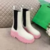 2022 Designer Womens Boots di alta qualità Lady Tyre Green Pink Blue Trainer Scarpe Scarpe in pelle nera Martin Moda Moda Onda colorata in gomma Sneakers
