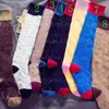 Calcetines de media pantorrilla con letras para mujer, calcetín largo de algodón con letras multicolores para regalo, medias de moda para fiesta, alta calidad