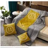 Modebrev filtar Luxury Cushion Designer Dekorera Bolster Luxurys designers kudde filt kudde heminredning utgifter fyra s￤songer d2110081z