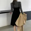 Aelegantmis Velvet Spaghetti Strap Dress Femmes Sexy Col En V Une Ligne Robes Sans Manches Coréen Chic Mini Vestidos Femme Streetwear 210607