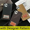 أعلى أزياء Deluxe Designer Phone Cases for iPhone 15 15pro 14 14pro 14plus 13 13pro 12pro 12 11 Pro Max XS XR Xsmax Leather Stick Tag Tag Tage Luxury Complement Protection Cover