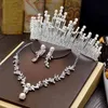 Colares de colar de noiva de luxo Conjuntos de jóias de casamento para joias de joalheria pérolas Tiara Brincos de coroa de festas de aniversário Acessórios para mulheres