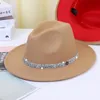 Stingy Brim Chapéus Diamante Banda Fedora para Mulheres Jazz Hat Unisex Fedoras Moda e Homens Rock Star245z